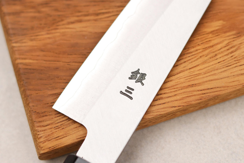 Momotaro Ginsan 12 cm håndlavet japansk kiritsuke universalkniv med magnolia-håndtag