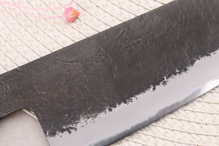 21 cm Hinoura Mutsumi Ajikataya Nero Nashiji Coltello da cuoco giapponese fatto a mano