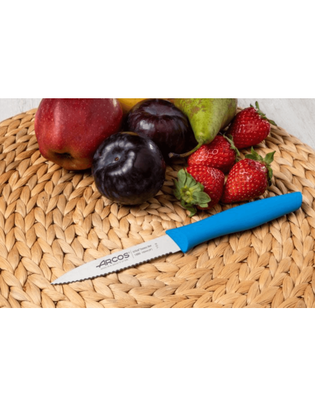 Cuchillo mondador Arcos Nova con hoja dentada en acero Nitrum y mango azul 10cm