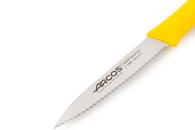 Arcos Nova skjærekniv med takket blad i Nitrum-stål, 10 cm, gult skaft