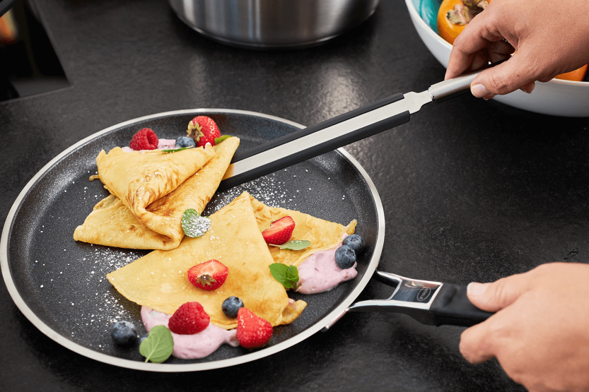 Espátula para panquecas Rösle em silicone preto e aço inoxidável