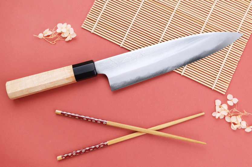 Cuchillo de cocinero japonés Naoki Mazaki Shirogami 2 San Maï de 21cm hecho a mano con mango de laurel