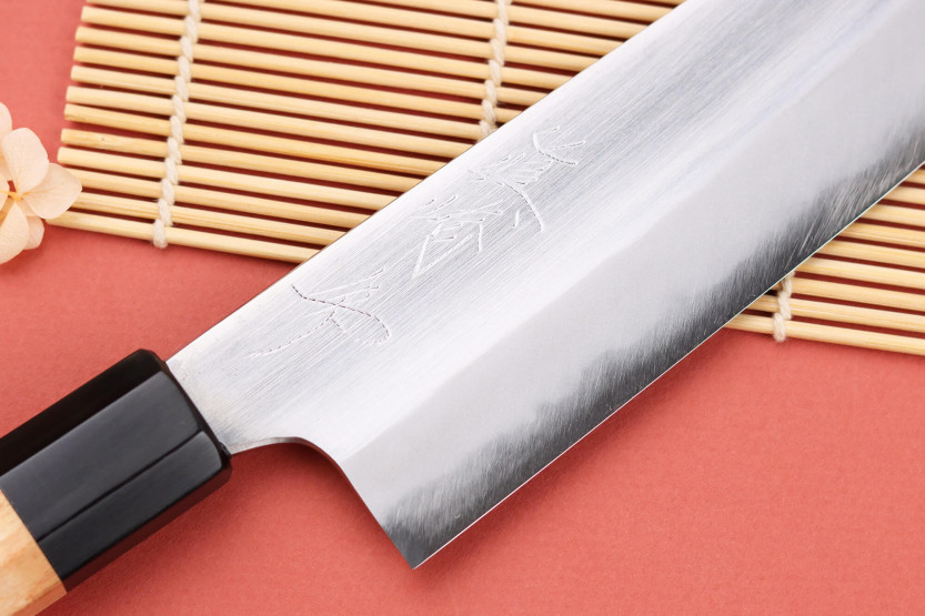 Cuchillo de cocinero japonés Naoki Mazaki Shirogami 2 San Maï de 21cm hecho a mano con mango de laurel