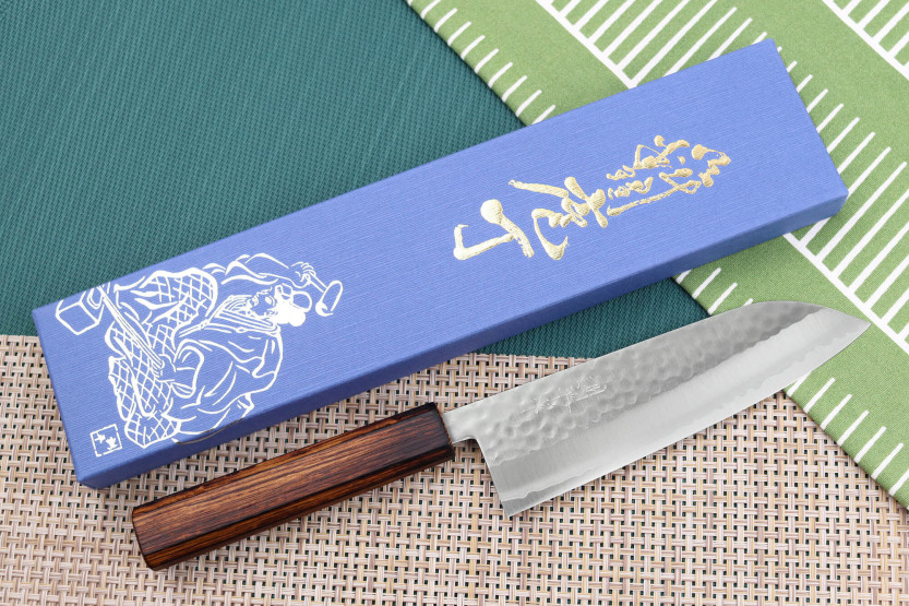 16,5cm Masutani handgemaakt Japans santoku mes met gehamerd eikenhouten handvat