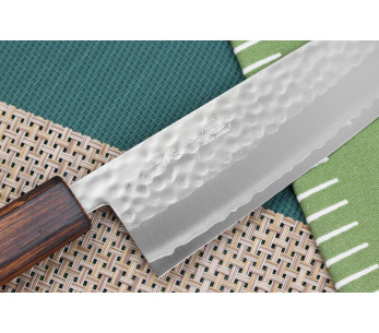 16,5 cm Masutani håndlaget japansk santokukniv med hamret eikehåndtak 2