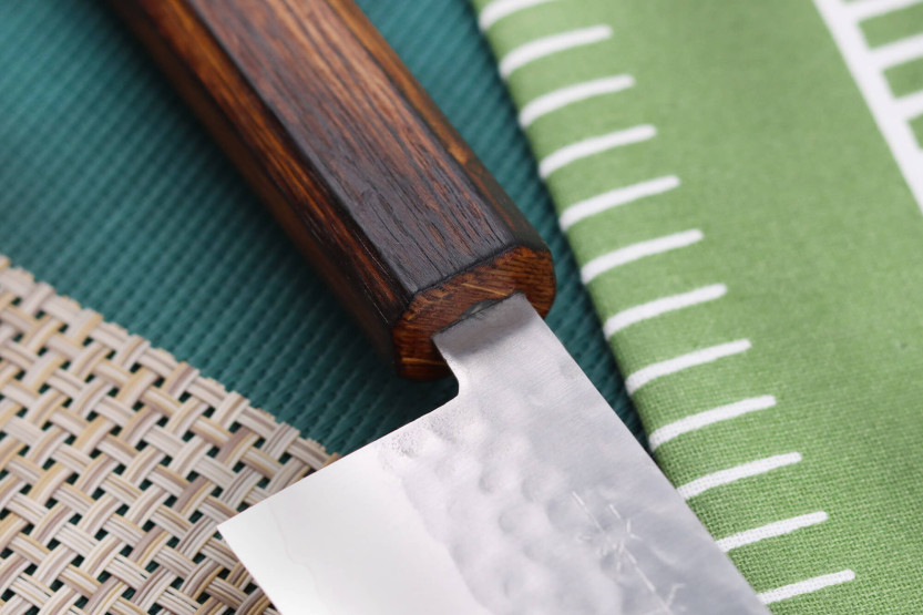 16,5cm Masutani handgemaakt Japans santoku mes met gehamerd eikenhouten handvat
