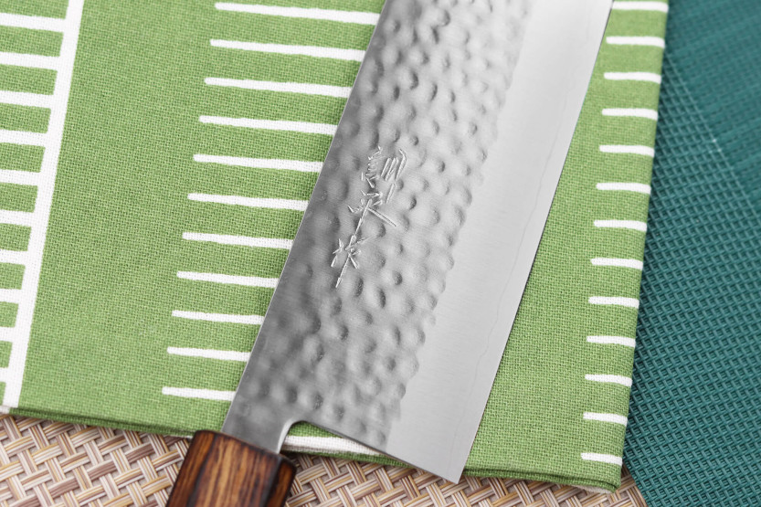 16,5 cm Masutani hamret japansk håndlaget nakiri-kniv med eikeskaft