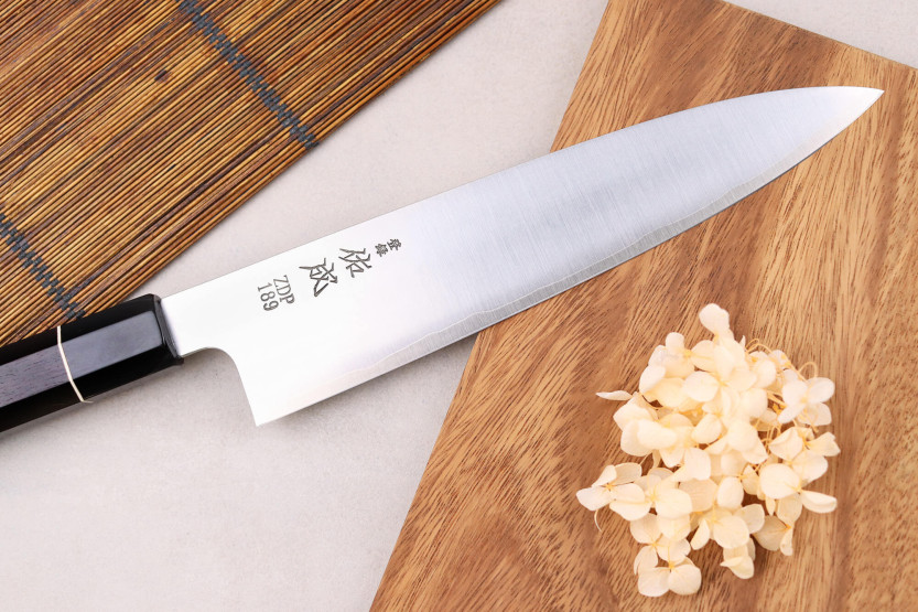 ZDP-189 San Maï 24 cm japansk håndverksmessig Sukenari kokkekniv med ibenholtskaft