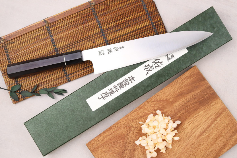 ZDP-189 San Maï Faca de chef artesanal japonesa de 24 cm, cabo em ébano, Sukenari