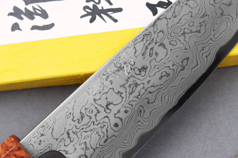 faca santoku 16,5cm Toshihiro Wakui Aogami 2 com laminado damasco, feita à mão no Japão