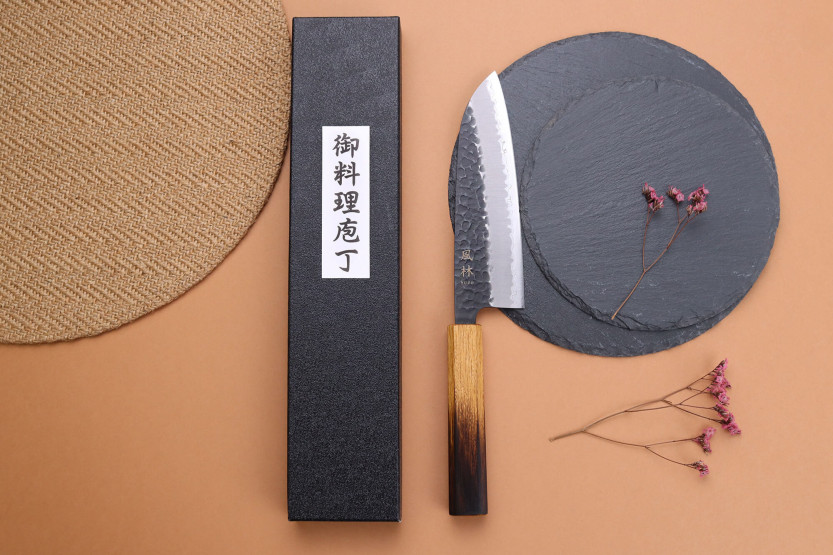 16,5 cm coltello santoku giapponese Yuzo Black AS rovere bruciato