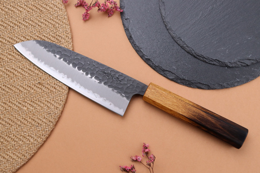 16,5 cm coltello santoku giapponese Yuzo Black AS rovere bruciato
