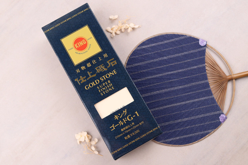 Japanese sharpening stone King Gold Super Finish grit 8000 with holder + Nagura stone