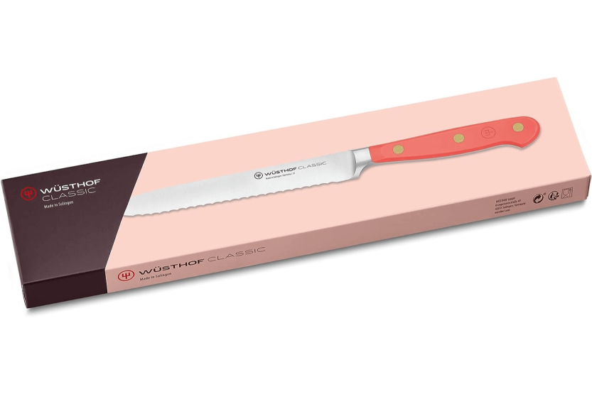 Wusthof Classic Colour Coral Peach smidd pølsekniv med 14 cm takket blad