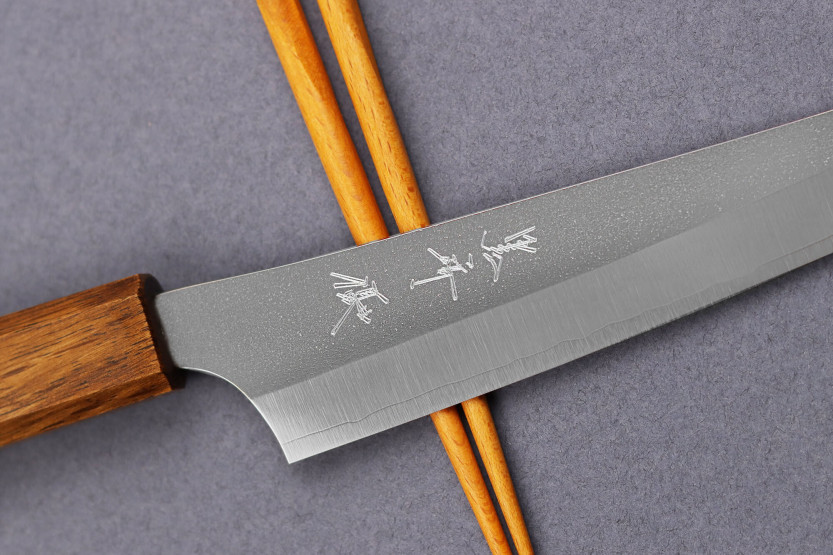 coltello universale tradizionale giapponese Yu Kurosaki con lama in acciaio HAP40 da 15 cm