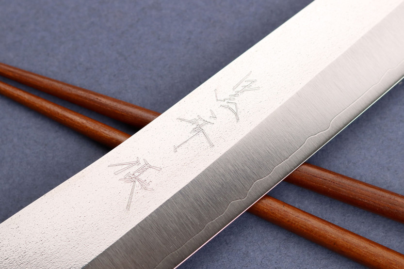 Japanilainen sujihiki veitsi 24cm Yu Kurosaki Gekko San Maï