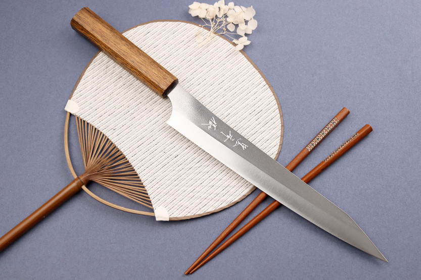 Japanilainen sujihiki veitsi 24cm Yu Kurosaki Gekko San Maï