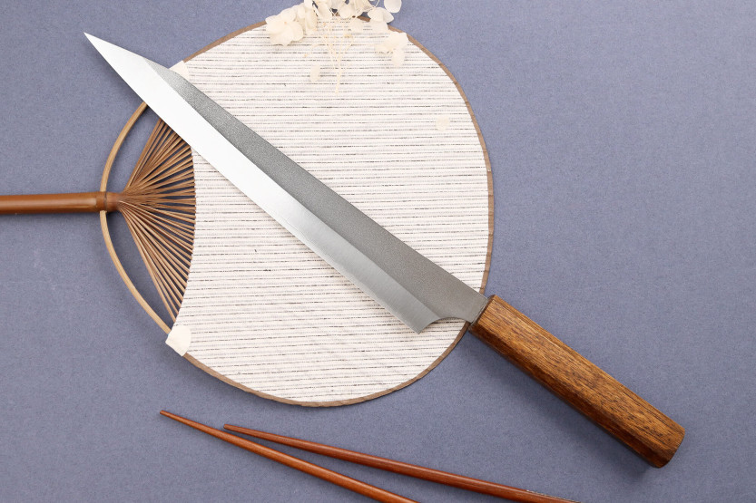 Japanilainen sujihiki veitsi 24cm Yu Kurosaki Gekko San Maï