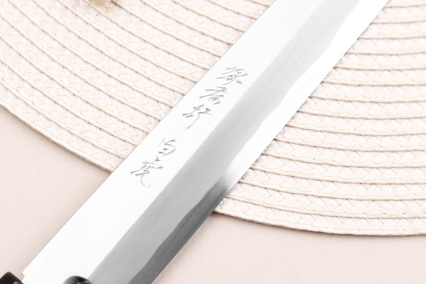 Sakai Takayuki Byakko 24 cm håndlaget japansk Yanagiba-kniv i ibenholt + slire