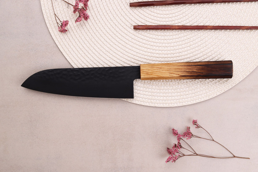 Sakai Takayuki Kurokage Cuchillo santoku japonés de 17cm con mango de roble quemado