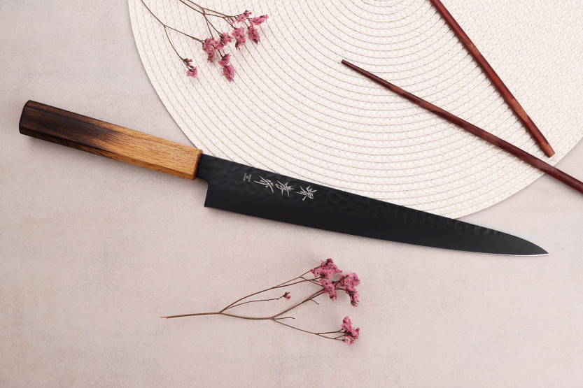 Faca japonesa sujihiki Sakai Takayuki Kurokage VG10 24cm com cabo em carvalho queimado