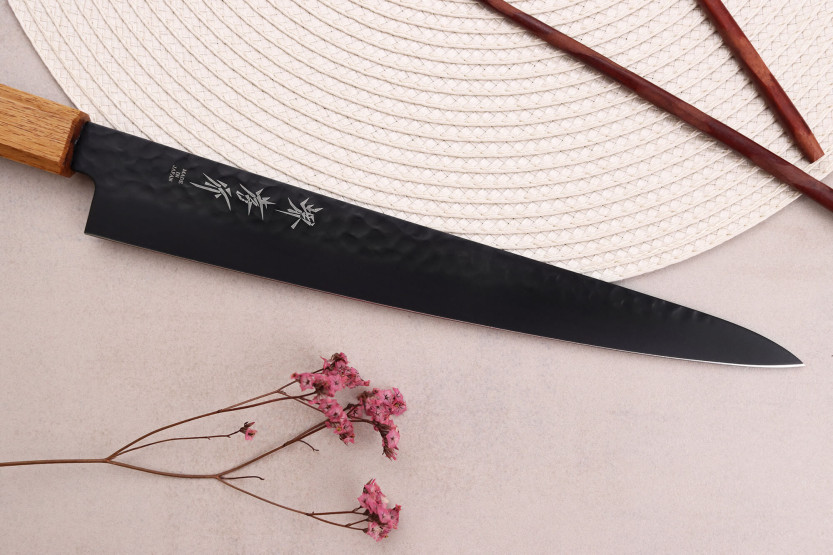 Faca japonesa sujihiki Sakai Takayuki Kurokage VG10 24cm com cabo em carvalho queimado