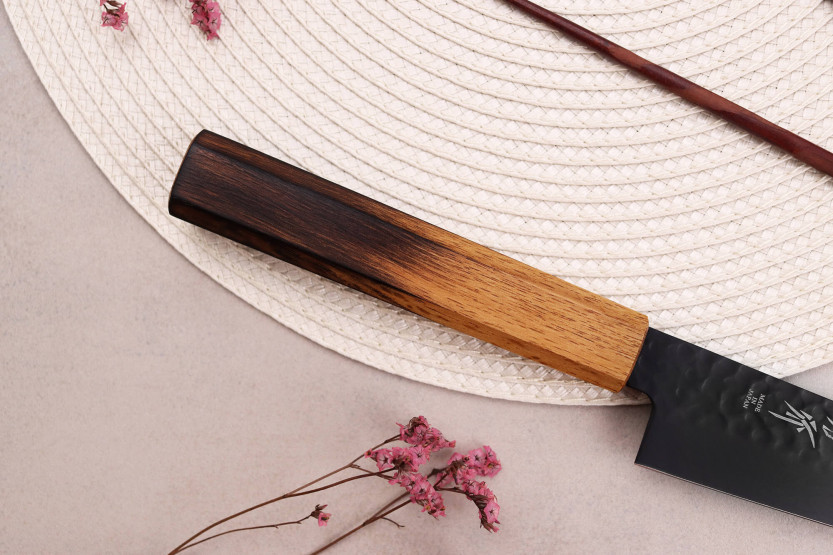 Sakai Takayuki Kurokage VG10 24 cm japansk sujihikikniv med håndtak av brent eik