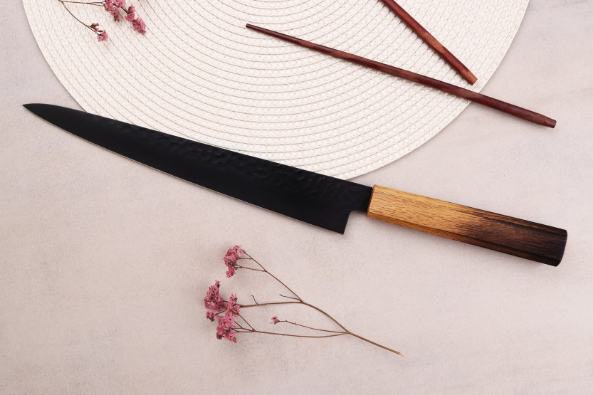 Cuchillo japonés sujihiki Sakai Takayuki Kurokage VG10 24cm con mango de roble quemado