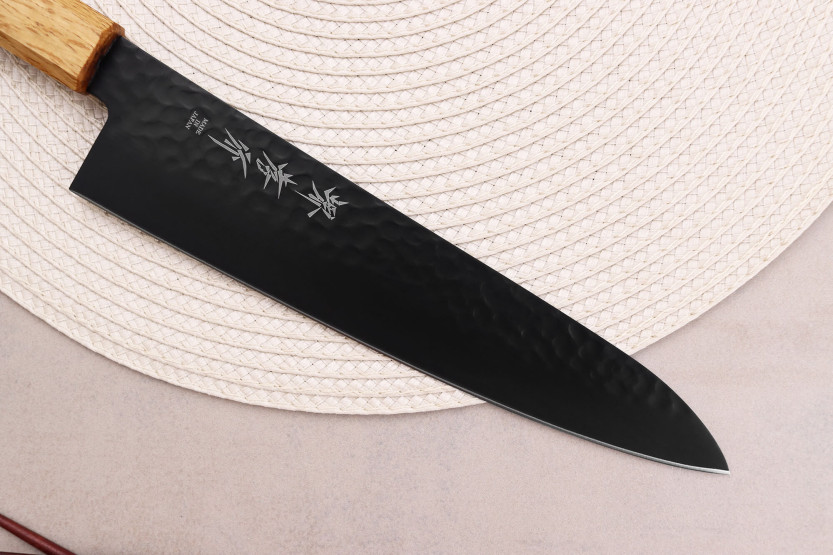 Faca de chef japonesa Sakai Takayuki Kurokage VG10 21cm com cabo em carvalho queimado