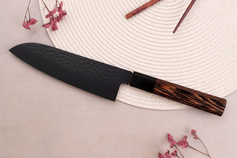 Sakai Takayuki Kurokage VG10 Cuchillo santoku japonés de 17cm con mango de madera de wengué