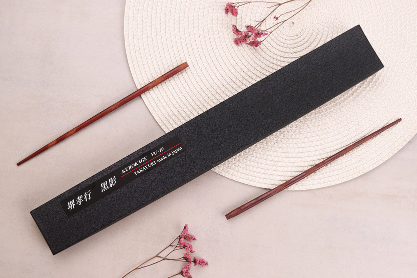 Cuchillo de cocinero japonés Sakai Takayuki Kurokage VG10 21cm con mango de madera de wengué