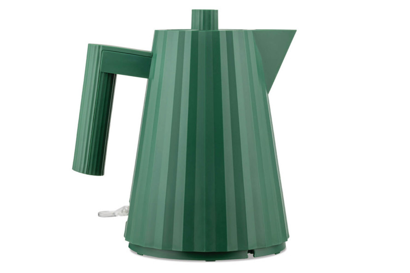 Hervidor eléctrico verde Alessi Plissé diseñado por Michele De Lucchi