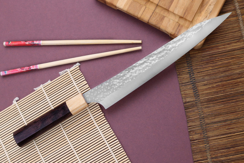 Couteau sujihiki cerezo japonés artesanal martelé Yu Kurosaki senko 24cm acier SG2
