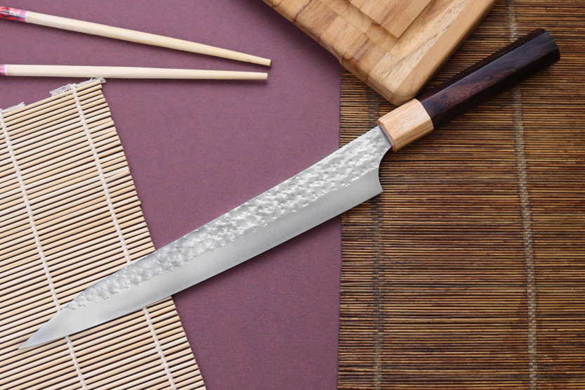 Couteau sujihiki Kirsche japanisch handwerklich martelé Yu Kurosaki senko 24cm acier SG2