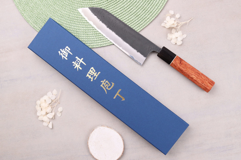 Masashi Yamamoto BS1 Black Nashiji 18cm japansk handgjord santokukniv