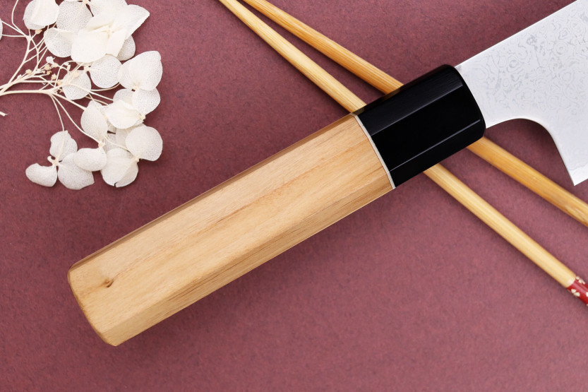 16,5 cm Japansk hantverksmässig Nakiri-kniv Yuzo Damaskus VG10