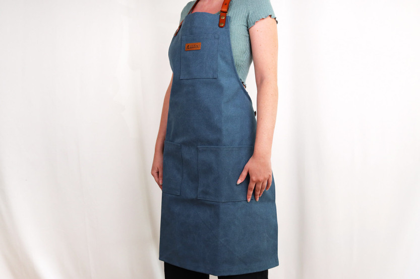 Wusaki kitchen apron in blue canvas and leather 83x67,5cm - One size
