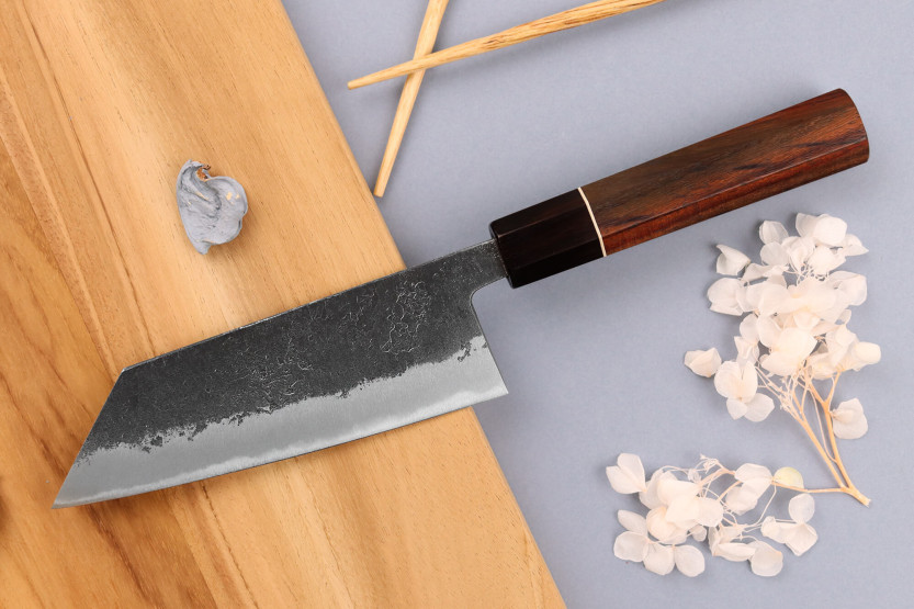 Faca ko-bunka de 13,5 cm Faca japonesa tradicional Yuzo Black Nashiji