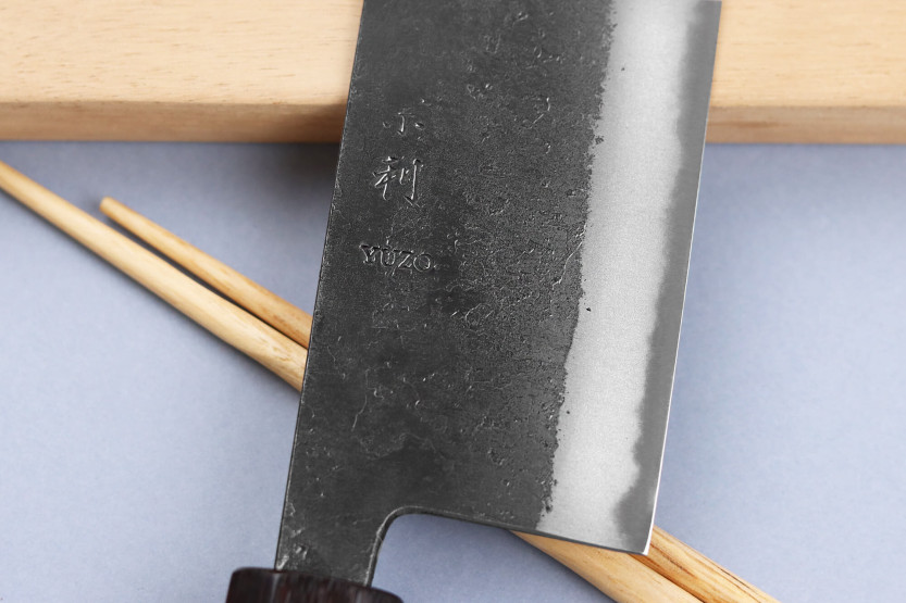 nakiri kniv 16,5cm Japonais artisanal Yuzo Black Nashiji