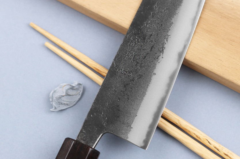 Coltello kiritsuke 18cm giapponese artigianale Yuzo Black Nashiji