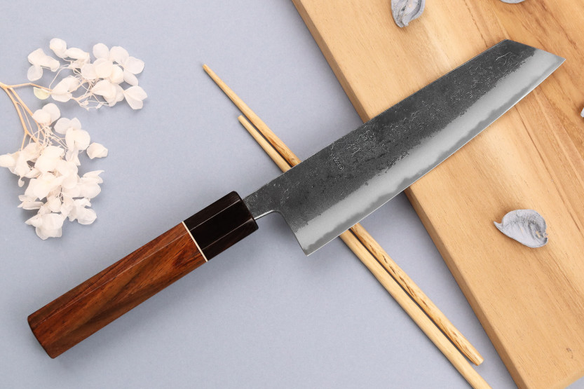 Kiritsuke veitsi 18cm Japanilainen käsityöläinen Yuzo Musta Nashiji