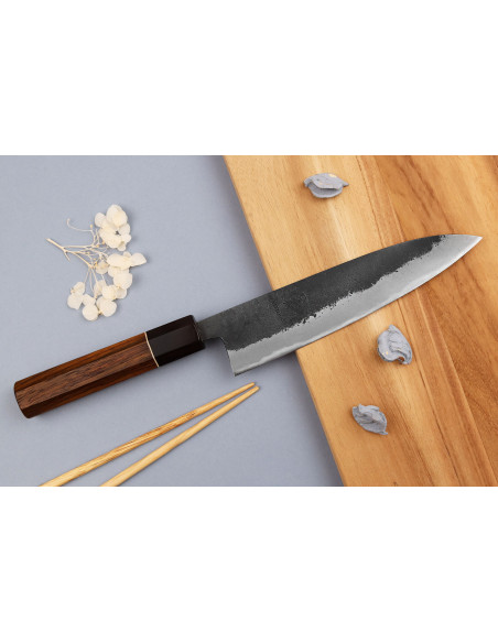 Faca de chef japonesa Yuzo Black Nashiji de 18 cm feita à mão