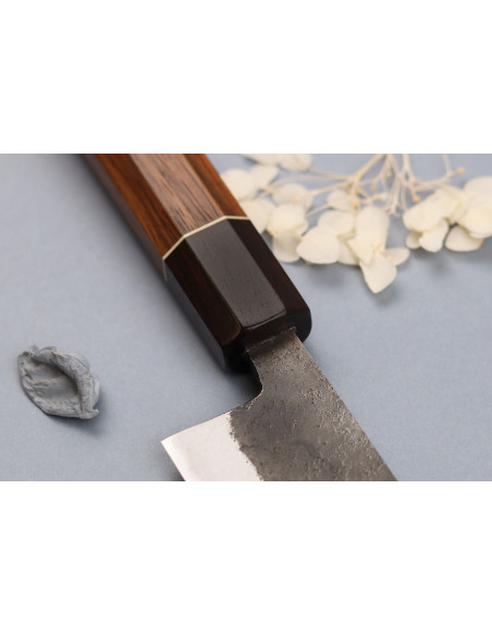 Faca de chef japonesa Yuzo Black Nashiji de 18 cm feita à mão