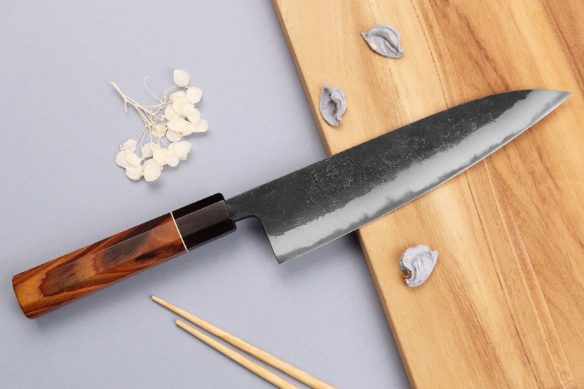 Faca de chef japonesa Yuzo Black Nashiji 21cm feita à mão