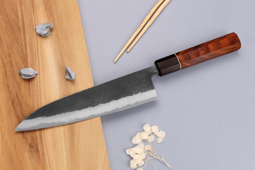 Faca de chef japonesa Yuzo Black Nashiji 21cm feita à mão