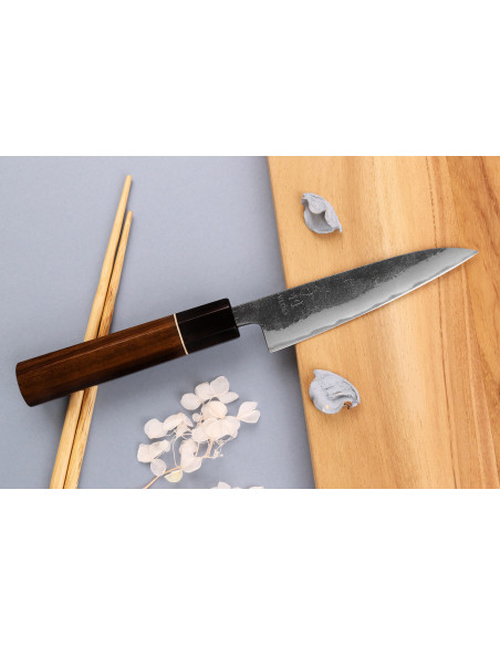 Yuzo Black Nashiji 12cm japanilainen käsintehty yleismallinen puukko