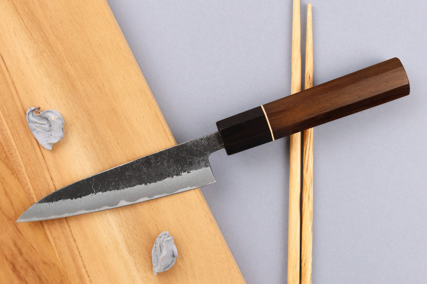 Japanisches handgefertigtes 12cm Universalmesser Yuzo Black Nashiji