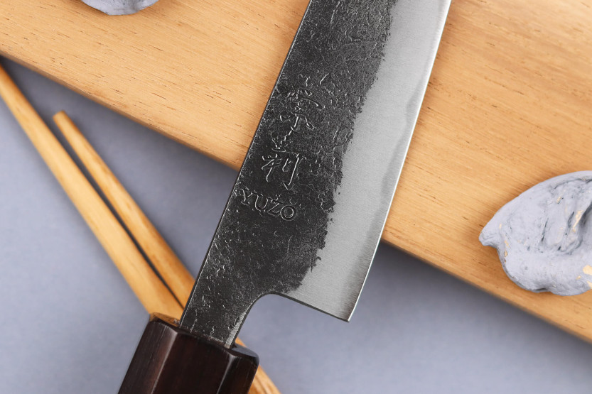 Yuzo Black Nashiji 12cm Japans handgemaakt Universeel mes