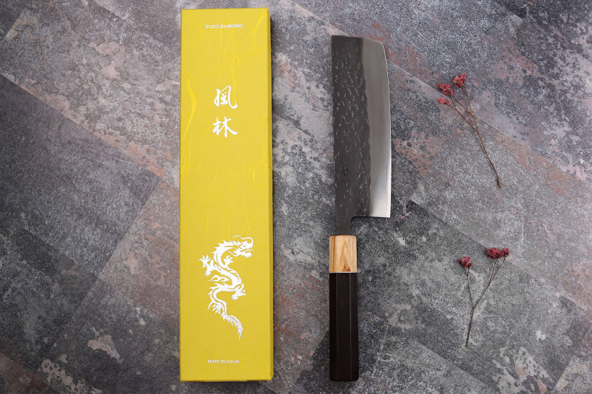 Yuzo Black SLD eebenpuu ja oliivipuu 16.5cm japanilainen käsintehty nakiri veitsi