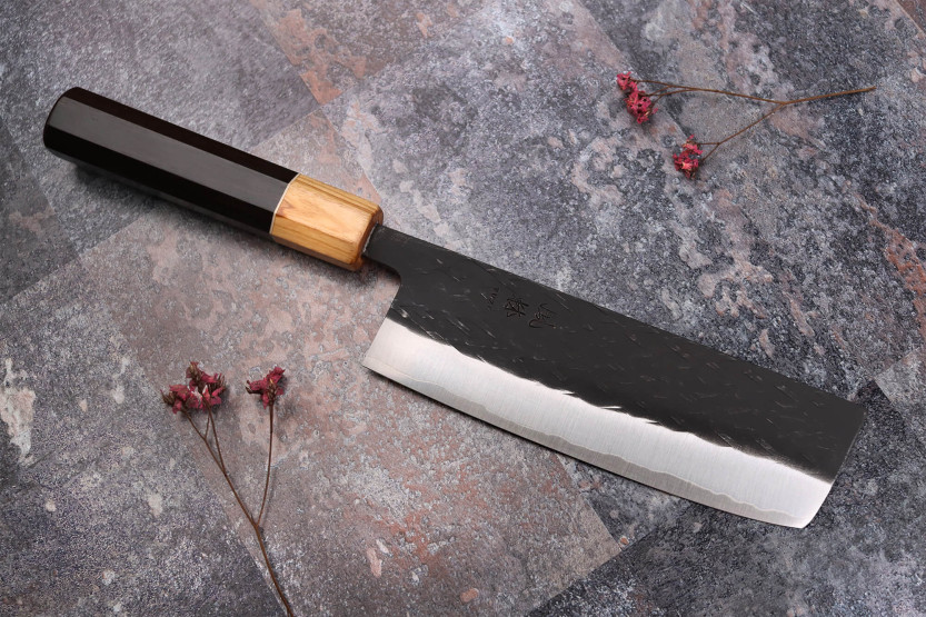 Yuzo Black SLD eebenpuu ja oliivipuu 16.5cm japanilainen käsintehty nakiri veitsi